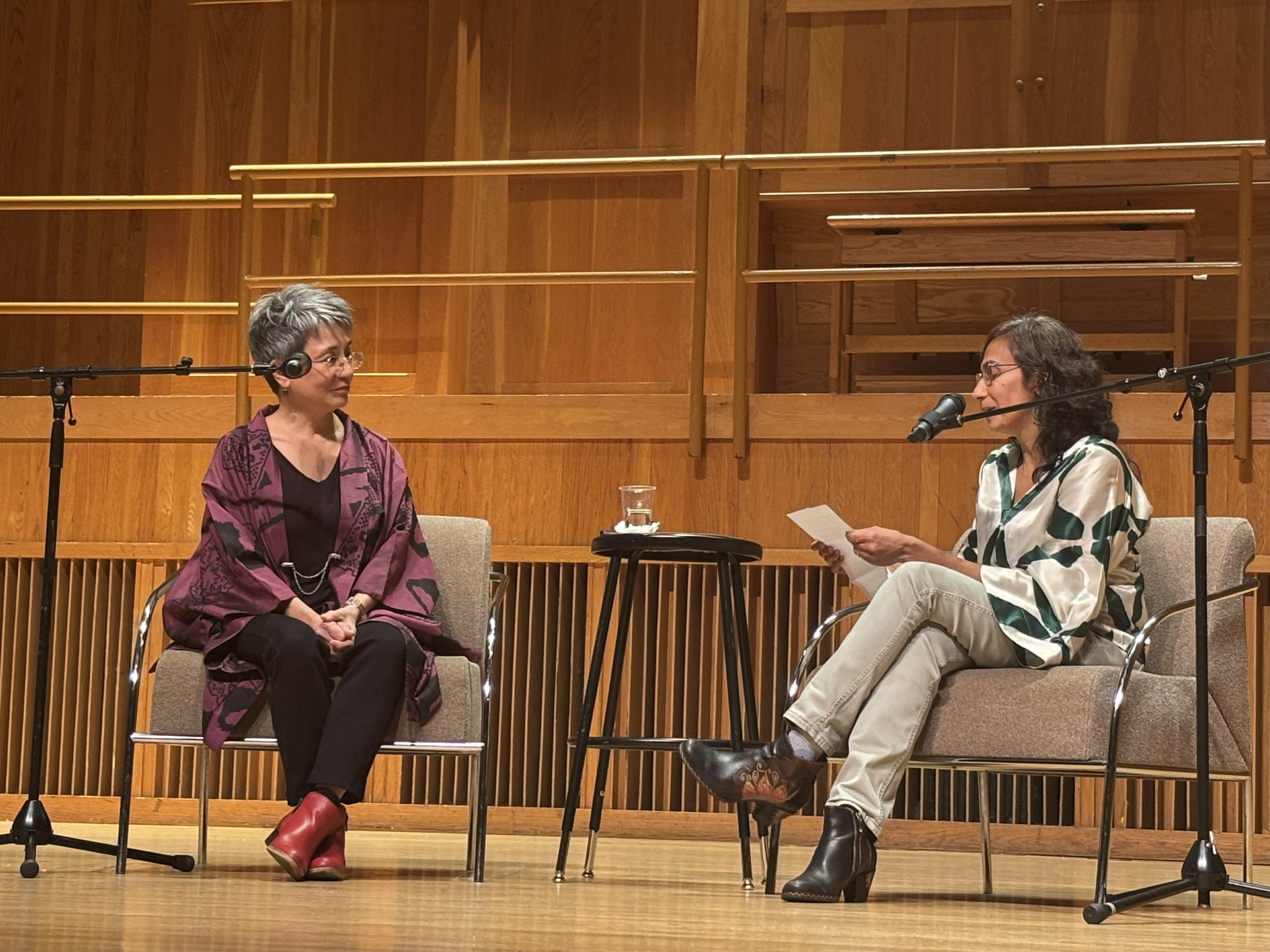 Sonia Arora (r.), a former student of NYS Poet Laureate Kimiko Hahn, hosted a short interview with Hahn after her poetry reading on Oct. 22.