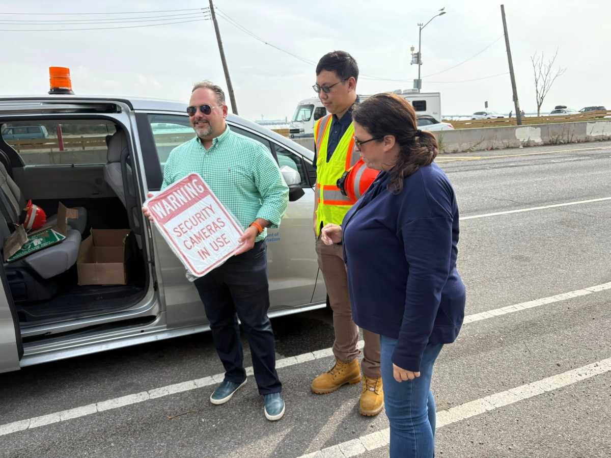 New anti-litter signs and a dozen new trash cans were installed along the Joseph P. Addabbo Bridge in September. Howard Beach Lindenwood Civic Association Co-President Phyllis Inserillo was on hand for the installations in her capacity as Council Member Joann Ariola's Chief of Staff.