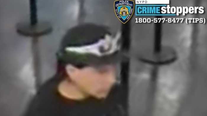 bayside-man-credit-card-fraud-reports-credit-card-chicanery-leading-detectives-to-the-sky-view-mall-in-flushing-in-search-of-perp-nypd01