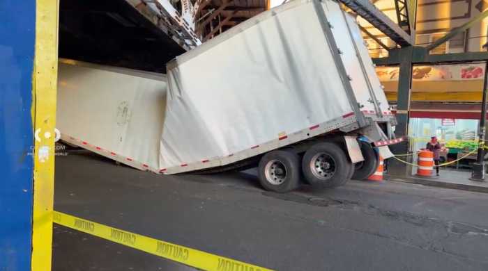 The driver of this rig slammed into the overpass of the Woodside 7 train and Long Island Rail Road station at 61st Street and Roosevelt Avenue on Oct. 23.