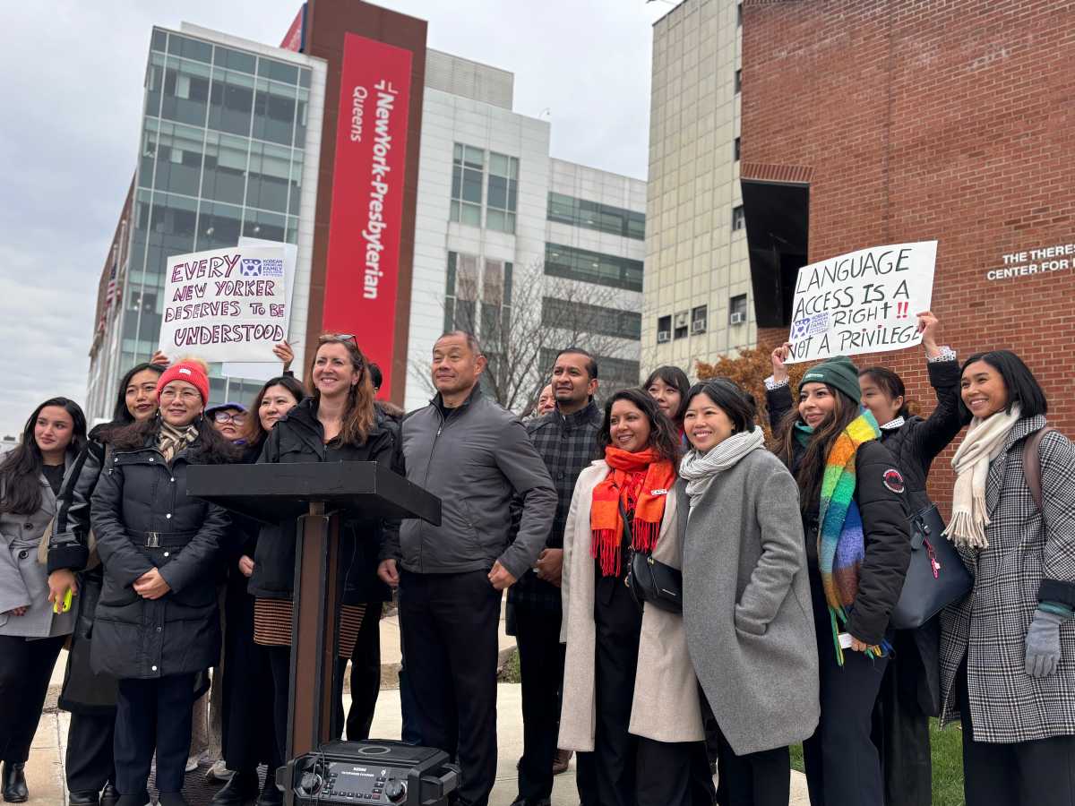 Queens officials demand Gov. Hochul sign hospital language services access bill before end of year