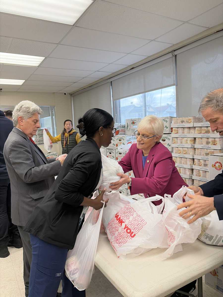 Council Member Lynn Schulman distributes turkeys to healthcare workers at Jamaica Hospital. Photo courtesy of office of Council Member Lynn Schulman.