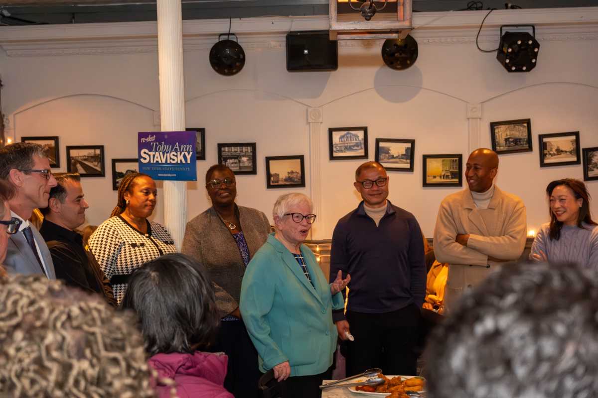 State Sen. Stavisky announces 2026 re-election campaign at Bayside fundraising event