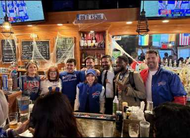 Gov. Kathy Hochul, Democratic mayoral nominee Zohran Mamdani, Public Advocate Jumaane Williams and City Comptroller candidate Mark Levine pose for photographs with staff at Murphy's in Astoria. Photo via Rory Murphy.