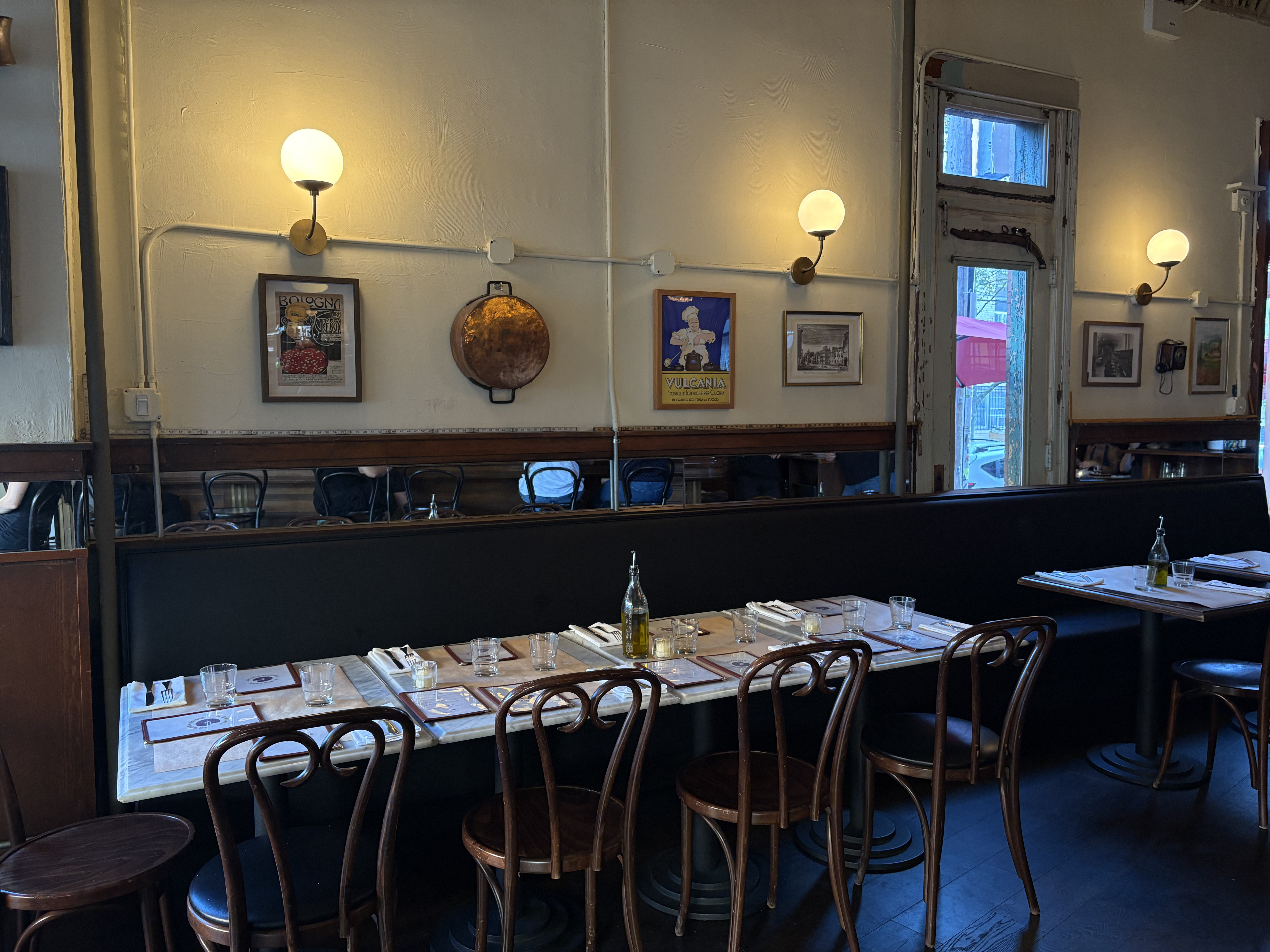 The distinctive interior of Il Gigante in Ridgewood.