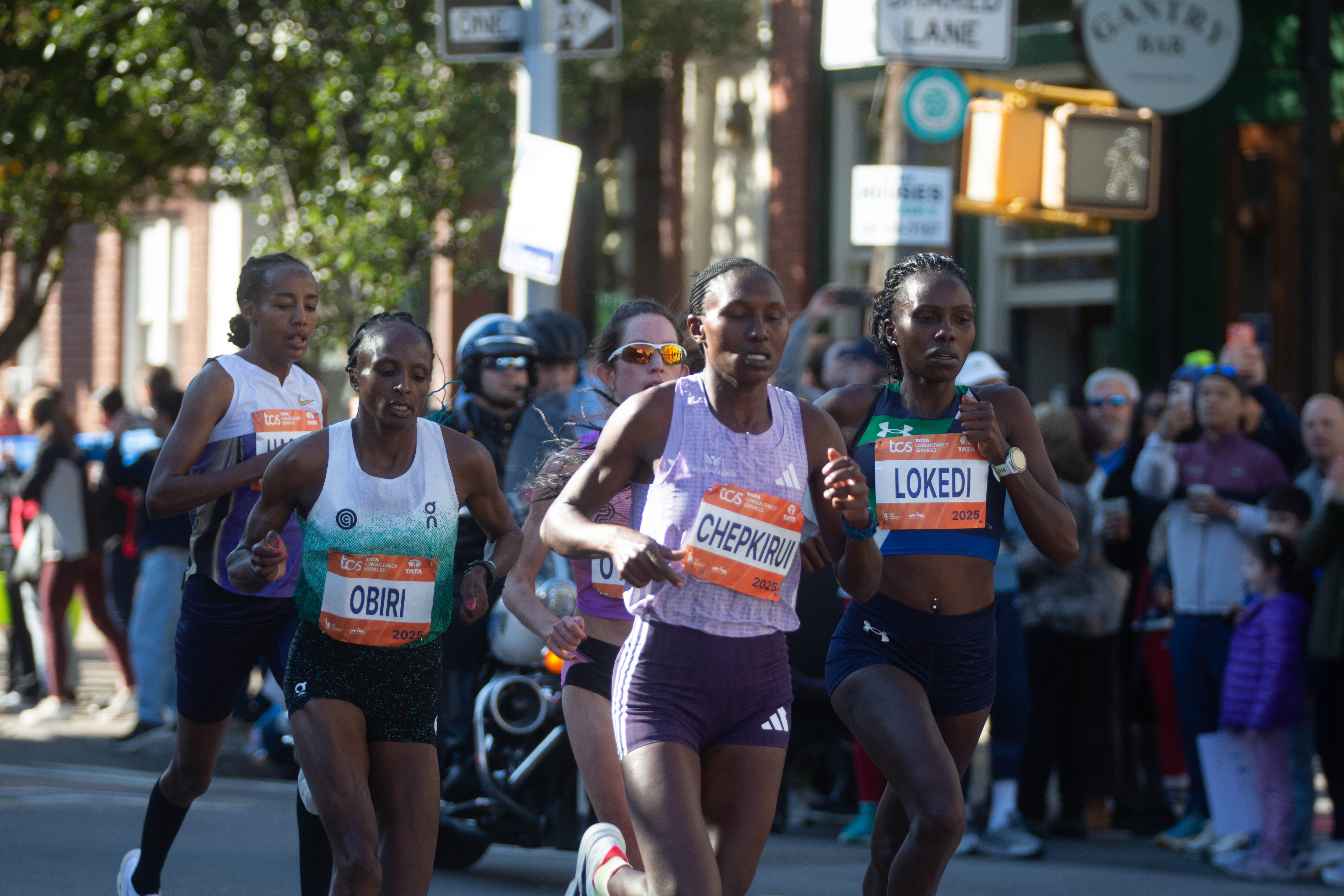The professional women's field running past Vernon Boulevard at Long Island City.