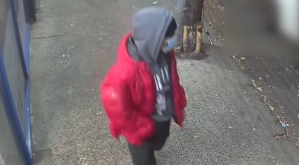 Suspect sought in targeted shooting in Far Rockaway that left man critically injured: NYPD - QNS