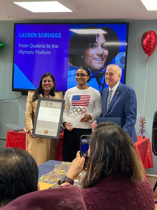 Scruggs with Dr. Sumita SenGupta and State Comptroller Tom DiNapoli. Photo via Arts4All Foundation.