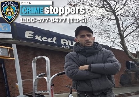 Cops are looking for the suspect who allegedly pulled a knife on a volunteer during a robbery at the Ozone Park Food Pantry a few days before Thanksgiving.