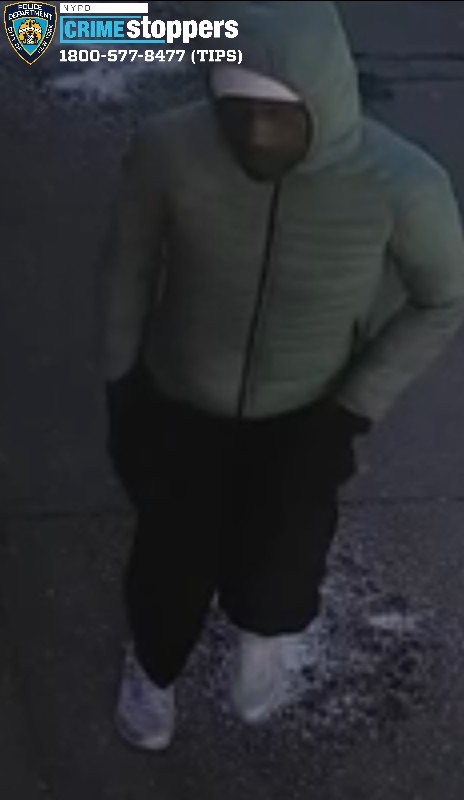 Cops are looking for the suspect who allegedly assaulted an elderly man in broad daylight during an unprovoked attack in Richmond Hill.