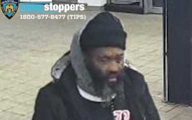 suspect-attacks-subway-rider-queens-plaza-lic01