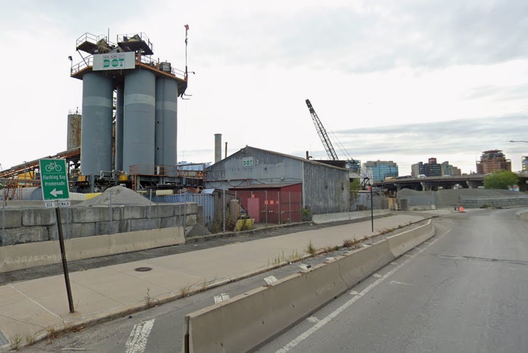 The currently shuttered Harper Street Asphalt Plant at 131-21 Northern Blvd.