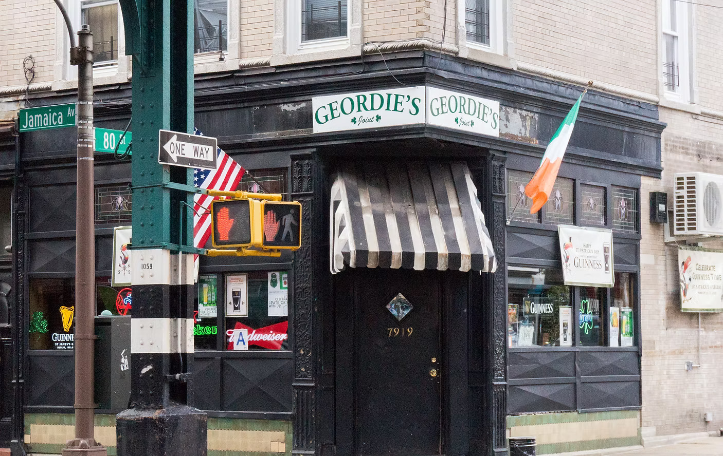 The front view of Geordie's Joint in Woodhaven.